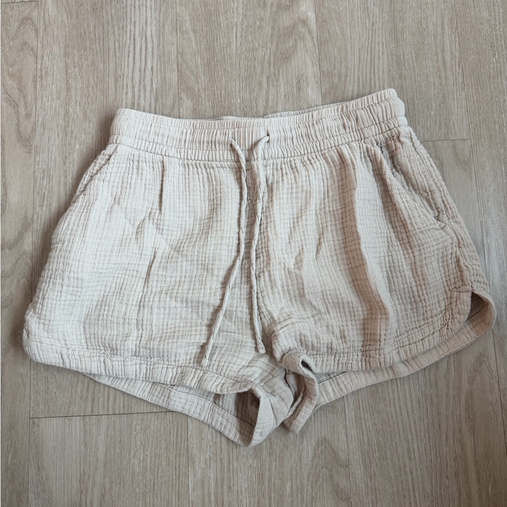 H&M High Waist Beige Shorts